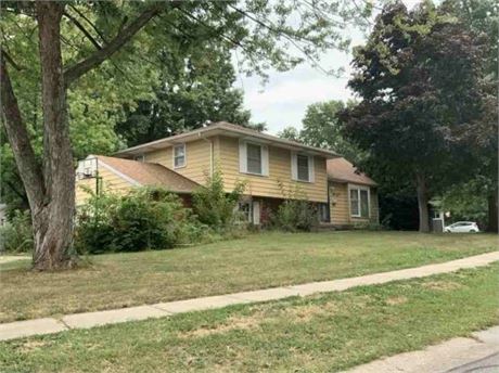 115 Redbud Ln, Belton, MO 64012 - #402311
