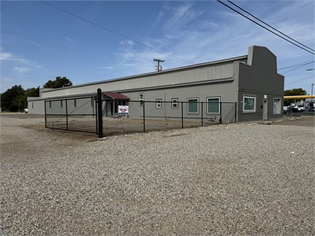 2301 N. Main Street, Paris, TX 75460 - #401985