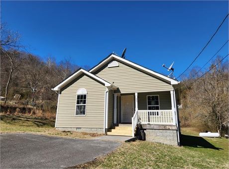 555 Cove Cir, War, WV 24892 - #402165