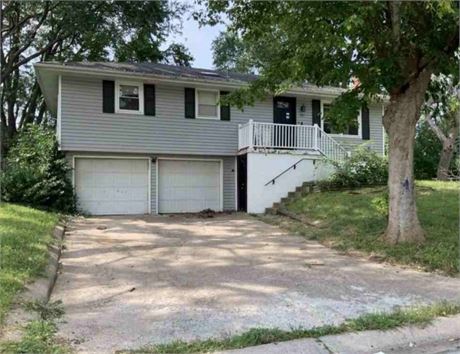 121 SW 21st St, Oak Grove, MO 64075 - #401950