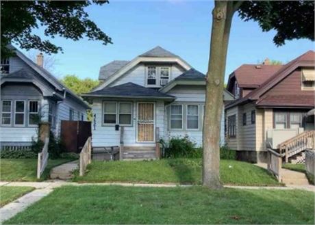 4621 N 30TH St, Milwaukee, WI 53209 - #401209