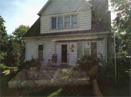 208 N 3RD St, Wallingford, IA 51365 - #402020