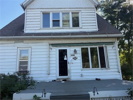 208 N 3RD St, Wallingford, IA 51365 - #402020