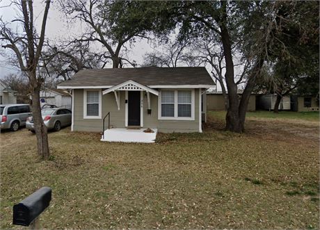 806 W CHAMBERS ST, CLEBURNE, TX 76033 - #400599