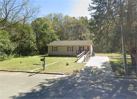 427  MCKENZIE STREET, LAURINBURG, NC 28352 - #404187