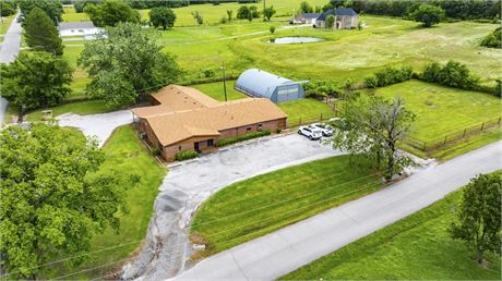 1404 S. B Street, Henryetta, OK 74437-6057 - #402320