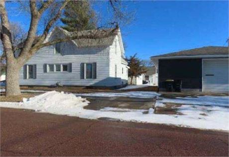 202 E HUMPHREY ST, Lake Crystal, MN 56055 - #403480