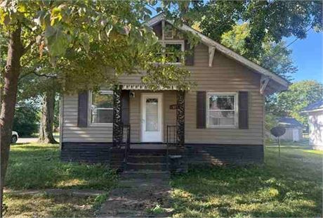 321 E Oak St, Oakland City, IN 47660 - #402413