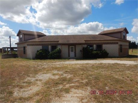 272 County Road 341, La Vernia, TX 78121 - #368631