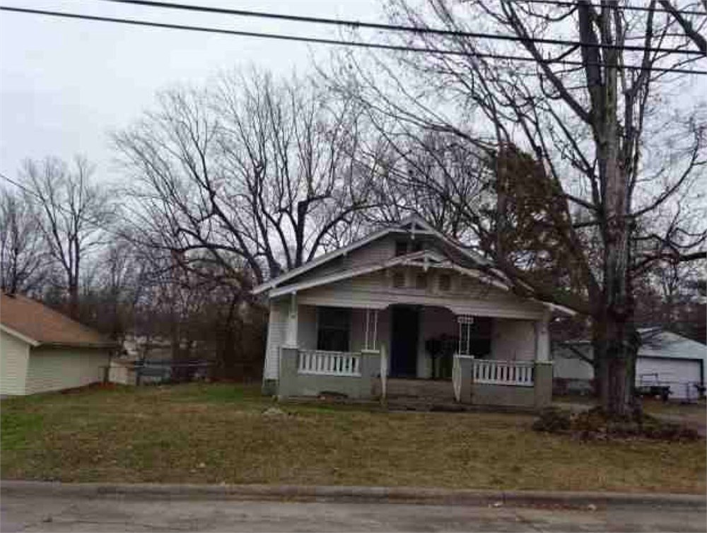 2544 N Johnston Ave, Springfield, MO 65803
