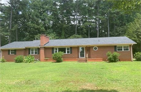 915     FAIRVIEW DRIVE, LEXINGTON, NC 27292 - #401927