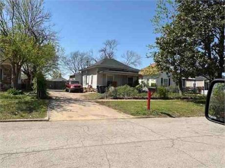 321 4th Street, Claremore, OK 74017 - #401640